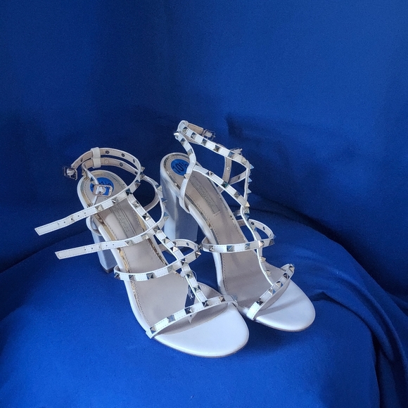 Shoe's - Picture 5 of 5